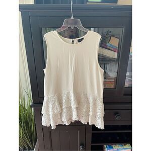 Gorgeous Who What Wear sleeveless top, size large, off white